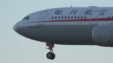 成都双流机场，四川航空8633飞机降落地，太牛了_腾讯视频