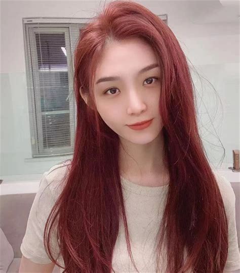 温柔红发头像女生