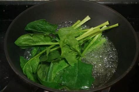 菠菜怎么焯水去涩,怎样焯菠菜能去除草酸 - 品尚生活网