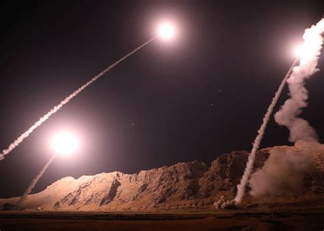 伊朗军演试射16枚弹道导弹 警告以色列