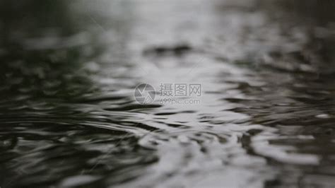 超唯美的下雨画面GIF动态图片 雨中的动漫场景插画(2)[ 图片/9P ] - 才艺君