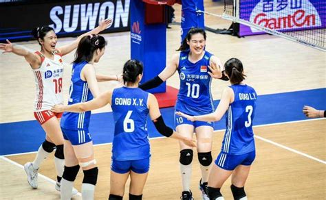 中国女排升至积分榜首位_东方体育