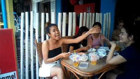 中国人在柬埔寨，实拍柬埔寨酒吧姑娘的真实生活，业余生活很丰富_高清1080P在线观看平台_腾讯视频