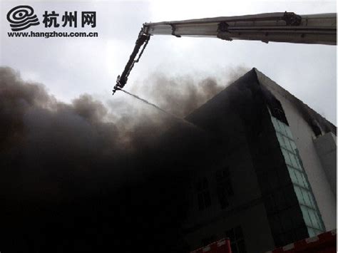 滚动：萧山义桥博远汽车坐垫厂大火 目击者称如“火烧赤壁”（图 视频） - 杭网原创 - 杭州网