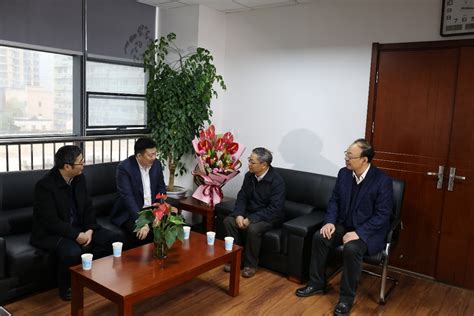 武汉市市长周先旺慰问孙和平院士--中国科学院精密测量科学与技术创新研究院