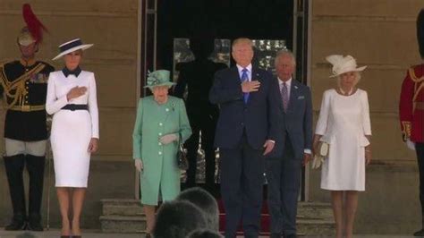 英女王在白金汉宫迎接特朗普