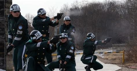 板门店共同警备区驻守韩军进行射击训练(组图)--国际--人民网