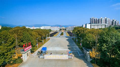关于江西南昌商贸旅游职业学院-从南昌火车站到江西旅游商贸职业学院怎么坐车？