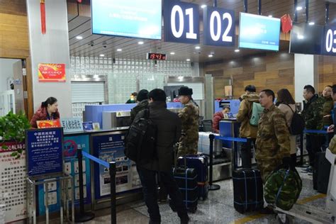 129个机场开通军人依法优先通道 军报记者实地探访：快捷、方便！_凤凰财经