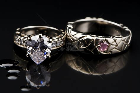 浪漫的钻石戒指高清图片下载-正版图片600835102-摄图网