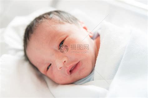 出生婴儿高清图片下载-正版图片503046369-摄图网