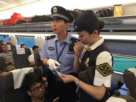 开往大连的高铁上，女子日语怼乘警骂乘客…官方这样回应(含视频)_手机新浪网