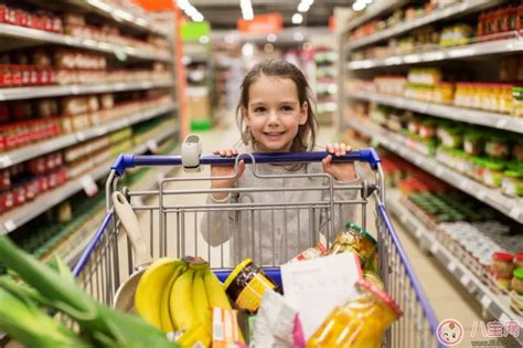 带孩子逛超市能学到什么 怎么带孩子去超市玩好 _八宝网