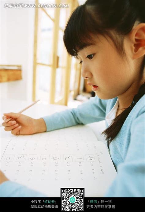 孩子写作业的时候家长要陪着吗 怎样培养孩子独立作业的习惯 _八宝网