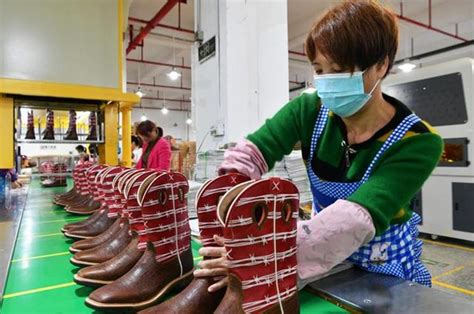 莆田代工鞋企逆势突围 开发品牌促转型 - 经济 - 东南网
