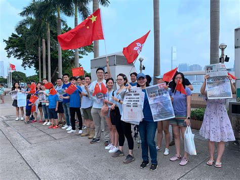 庆祝香港回归20周年 我校学生自发举行升国旗仪式-华侨大学