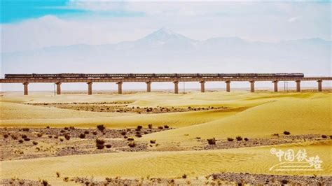 世界首个沙漠铁路环线！和田至若羌铁路6月16日开通运营_凤凰网