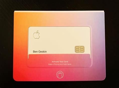 苹果信用卡Apple Card实物首曝：钛合金材质 极致简洁_凤凰网科技_凤凰网