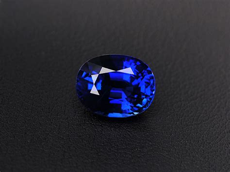蓝宝石的认知-蓝宝石的特征-蓝宝石简介_珠宝学院_MEMORA/诗普琳