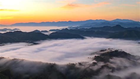 冬日清晨的南华凤山湖，云雾缥缈恍若仙境！_文旅头条