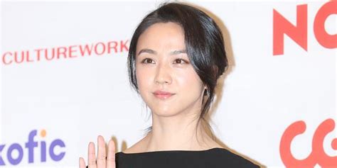 第42届韩国影评奖举行颁奖典礼，汤唯获最佳女主角_手机新浪网