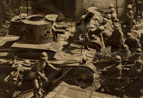 1937年珍贵历史图集：凇泸会战，日军嚣张在黑板写上已占领地区|会战|日军|侵华日军_新浪新闻