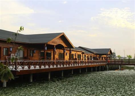 弥勒太平湖森林木屋酒店荣获亚洲酒店节·2022年度精选自然景观酒店_文旅头条
