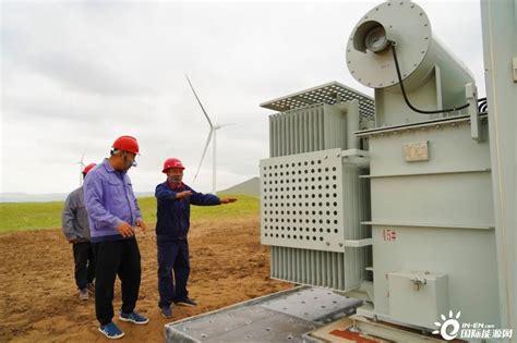 | 华能巴林右旗20万千瓦高比例储能+生态修复风电项目圆满完成首台风机吊装 - 风机汇
