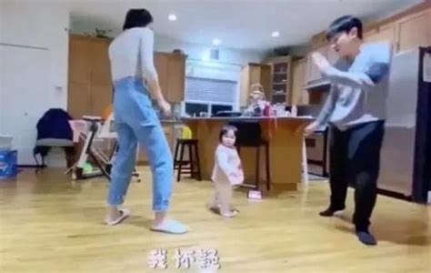 王祖蓝一家三口“群魔乱舞”，1岁女儿跃跃欲试，舞蹈天赋随爸爸