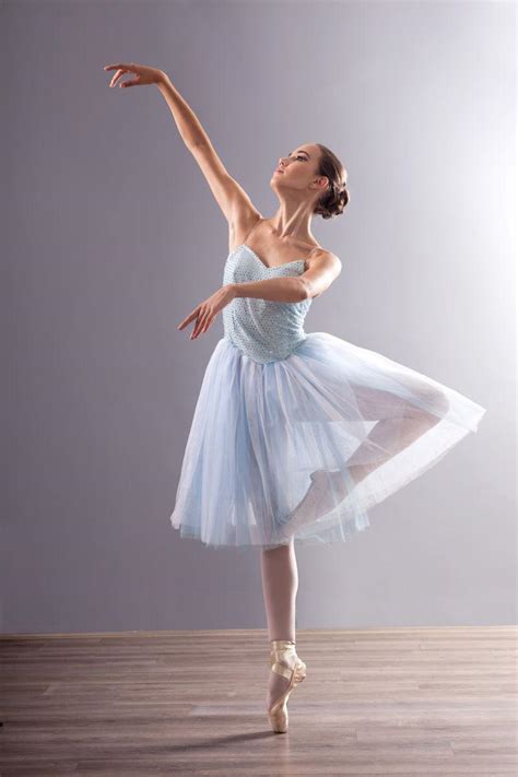 为什么芭蕾舞和一些其它舞蹈有把底裤刻意暴露给观众看的一些动作？ - 知乎