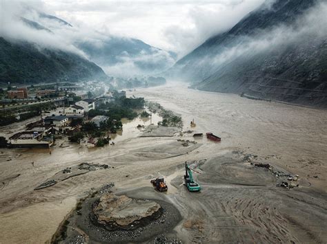 雨势凶猛！云南多地发生泥石流、洪涝灾害，路面坍塌、河水暴涨-高清图集-中国天气网云南站