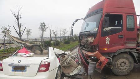 [常德]货车逆行撞上客车 事故造成6人受伤 - 市州精选 - 湖南在线 - 华声在线