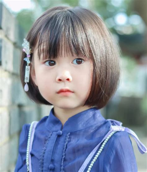 温柔小孩短发女生头像