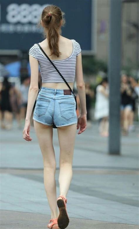 路人街拍, 穿上紧身牛仔裤你才知道丰满的臀部对女人的重要性|臀部|紧身|街拍_新浪新闻
