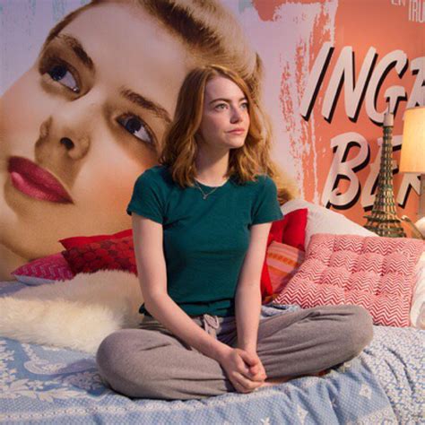 《爱乐之城》中女主角Mia的房间，配色亮眼舒适且让人心情愉悦