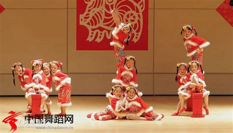新闻传播学院成功协办明珠临港小学第一届儿童节文艺汇演