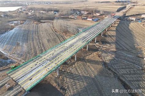 长春经济圈环线高速公路二期项目德惠至九台段靰鞡草大桥箱梁架设全部完成