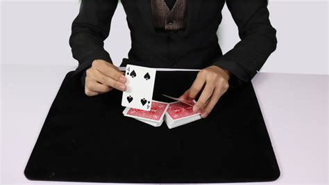 魔术教学：无论对方怎么洗牌，你都能找出他选的牌_凤凰网视频_凤凰网