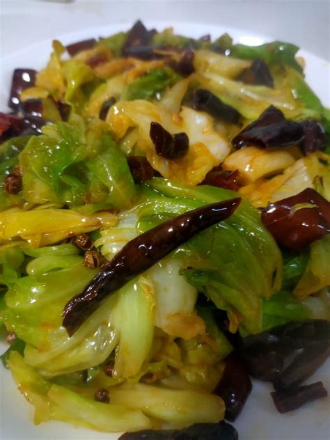 【炝炒圆白菜的做法步骤图，炝炒圆白菜怎么做好吃】紫墨生香的素食生活_下厨房