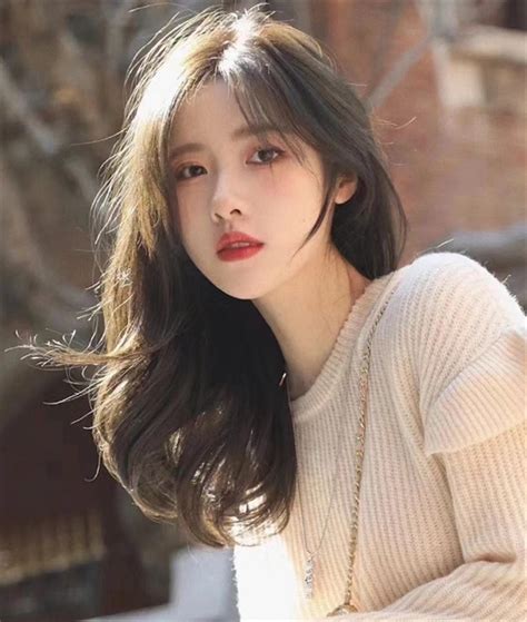 甜美女生头像棕发色系