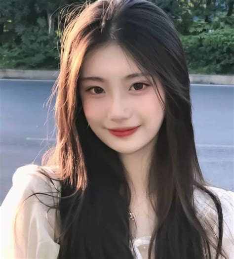 头像图片中长发甜美女生