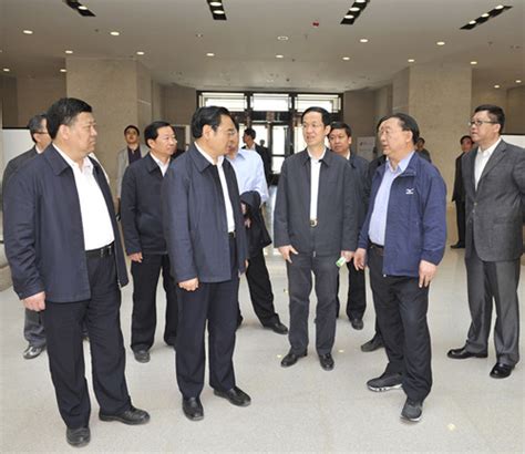 吉林省委书记王儒林在市领导高广滨、姜治莹的陪同下来学校视察