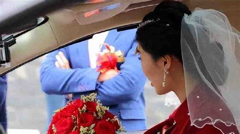新娘穿婚纱街头用铁链捆上新郎去完婚-搜狐新闻