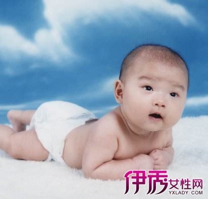 【婴儿三个月抬头图片】【图】婴儿三个月抬头图片 爱宝贝的妈妈快来看看_伊秀亲子|yxlady.com