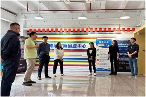 在上海这个区，行政服务中心出动机器人为企业办事_上海市杨浦区人民政府