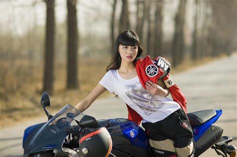 甜美女生头像机车图片