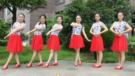 杨丽萍广场舞《爱让我们在一起》原创中三舞