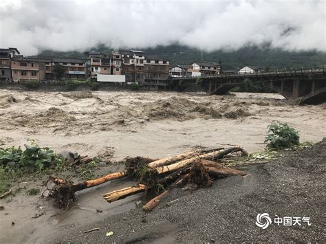 四川雅安接连三天大暴雨 洪水泛滥道路中断-图片频道