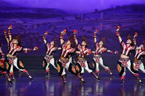 云南定制旅游：走进非遗彝族三弦舞·阿细跳月，源于远古的快乐之舞