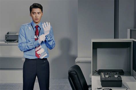 Actor Li Yifeng releases fashion photos for fashion magazine[3 ...